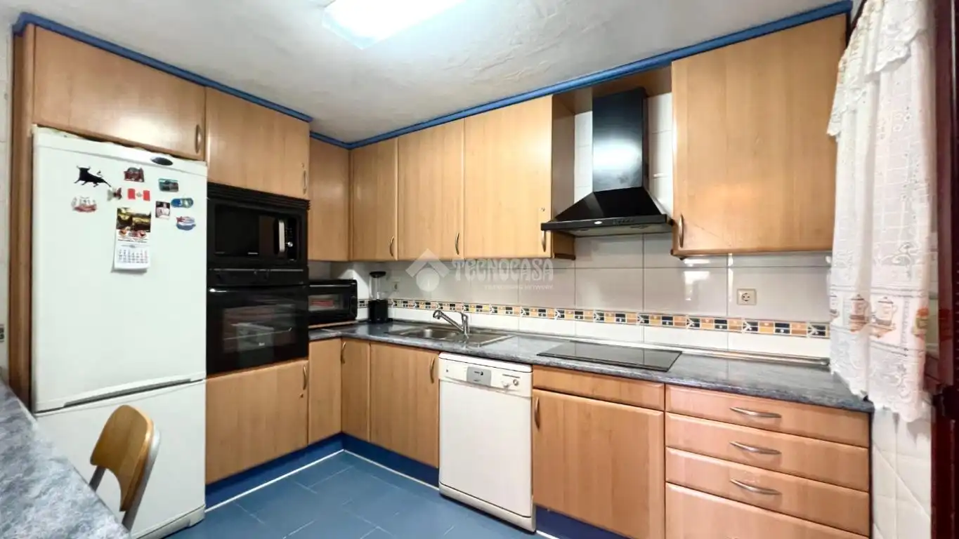 Kitchen of Flat for sale in Madrid  with Air Conditioner, Heating and Parquet flooring
