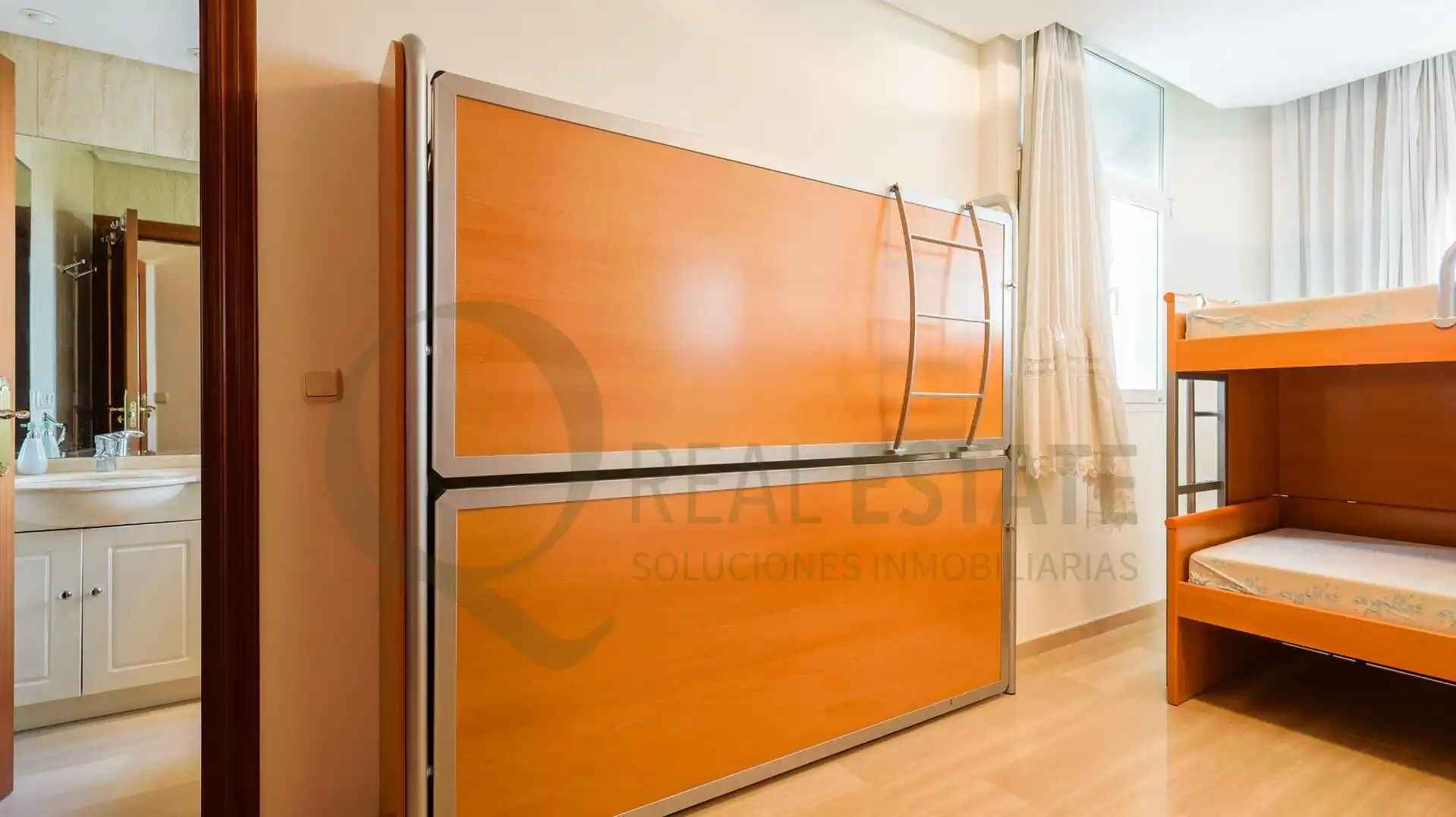 Schlafzimmer von Dachboden zur Miete in Alicante / Alacant mit Klimaanlage, Privatgarten und Terrasse