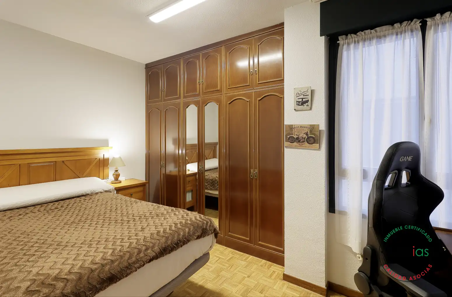 Dormitori de Pis en venda en Gijón  amb Calefacció, Parquet i Traster
