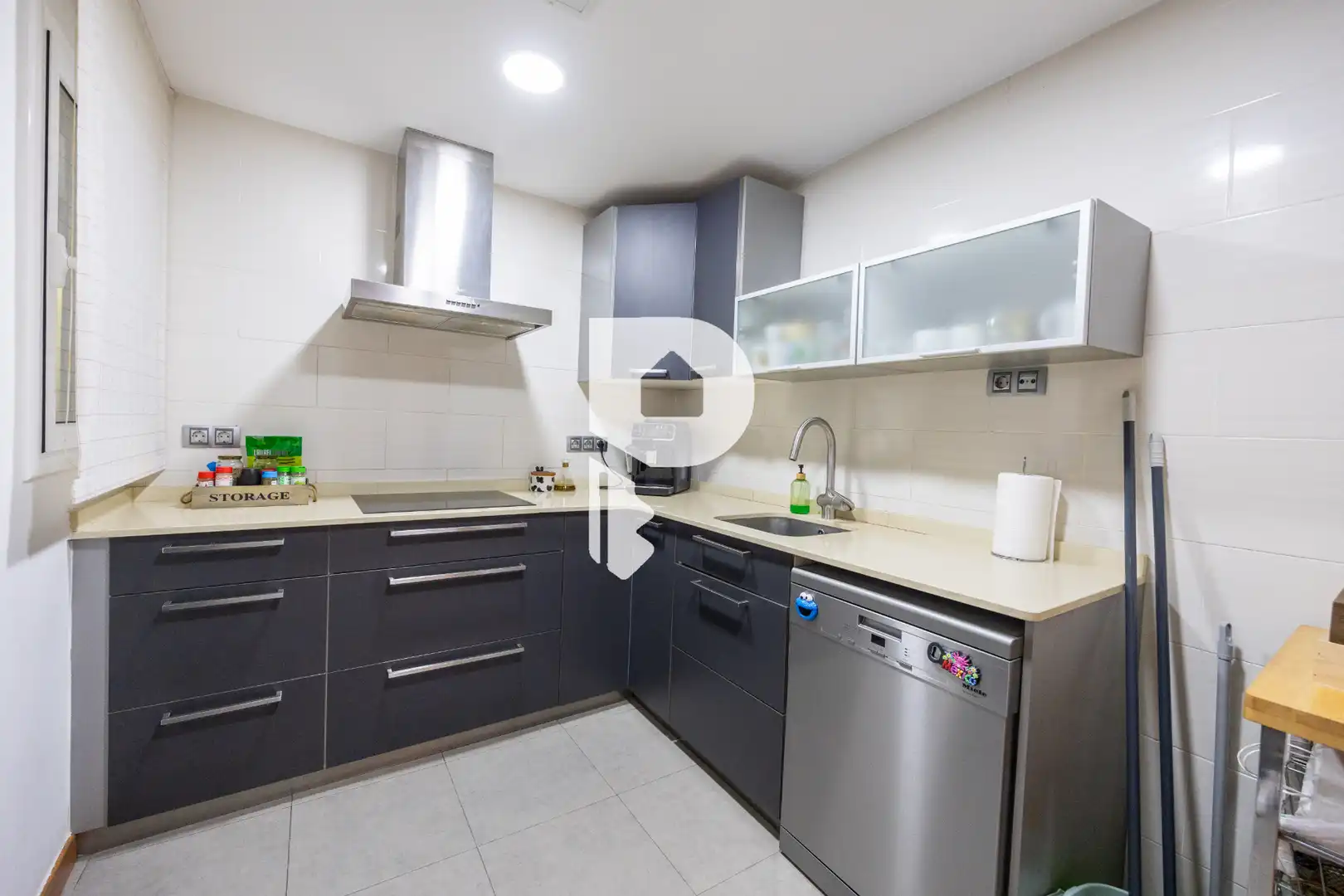 Küche von Wohnung zum Verkauf in Sant Vicenç Dels Horts mit Klimaanlage, Heizung und Parkett