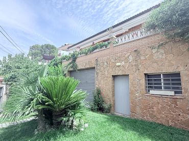 Villa avec balcon à vendre à Carrer Mossen Jacinto Verdaguer