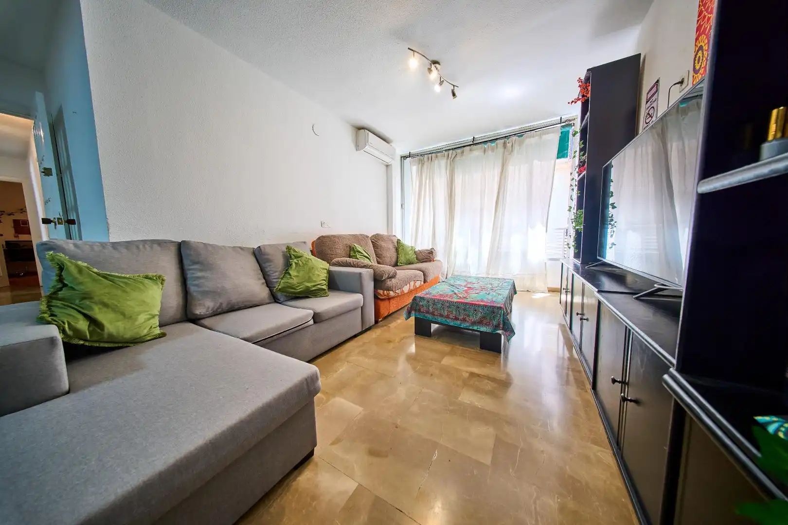 Living room of Flat for rent in Granada  with Heating, Terrace and Storage room