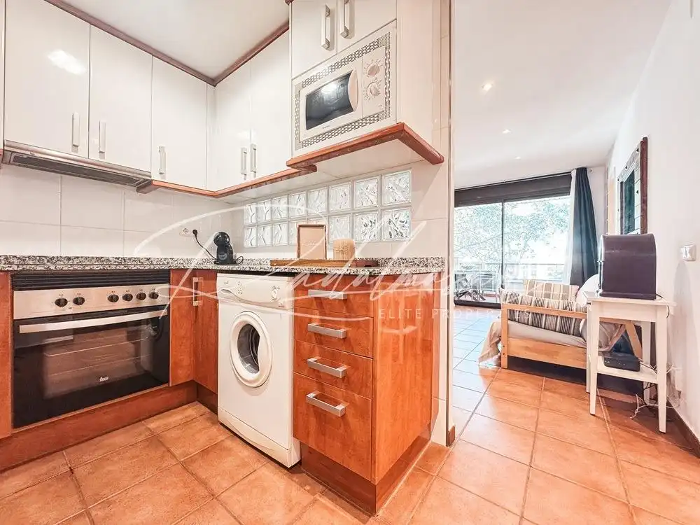 Cocina de Piso en venta en Salou con Calefacción, Terraza y Amueblado