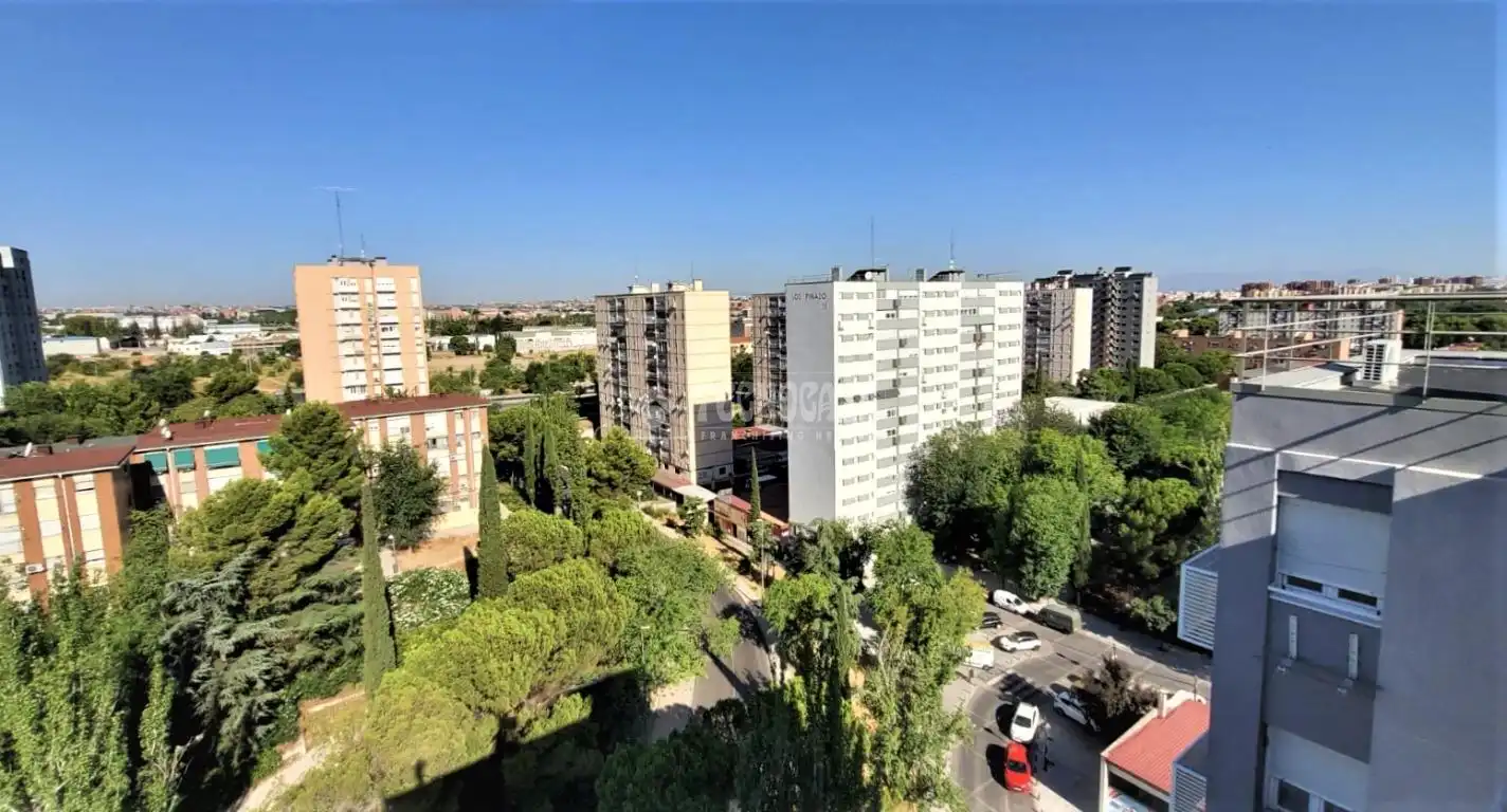Vista exterior de Piso en venta en Madrid con Balcón