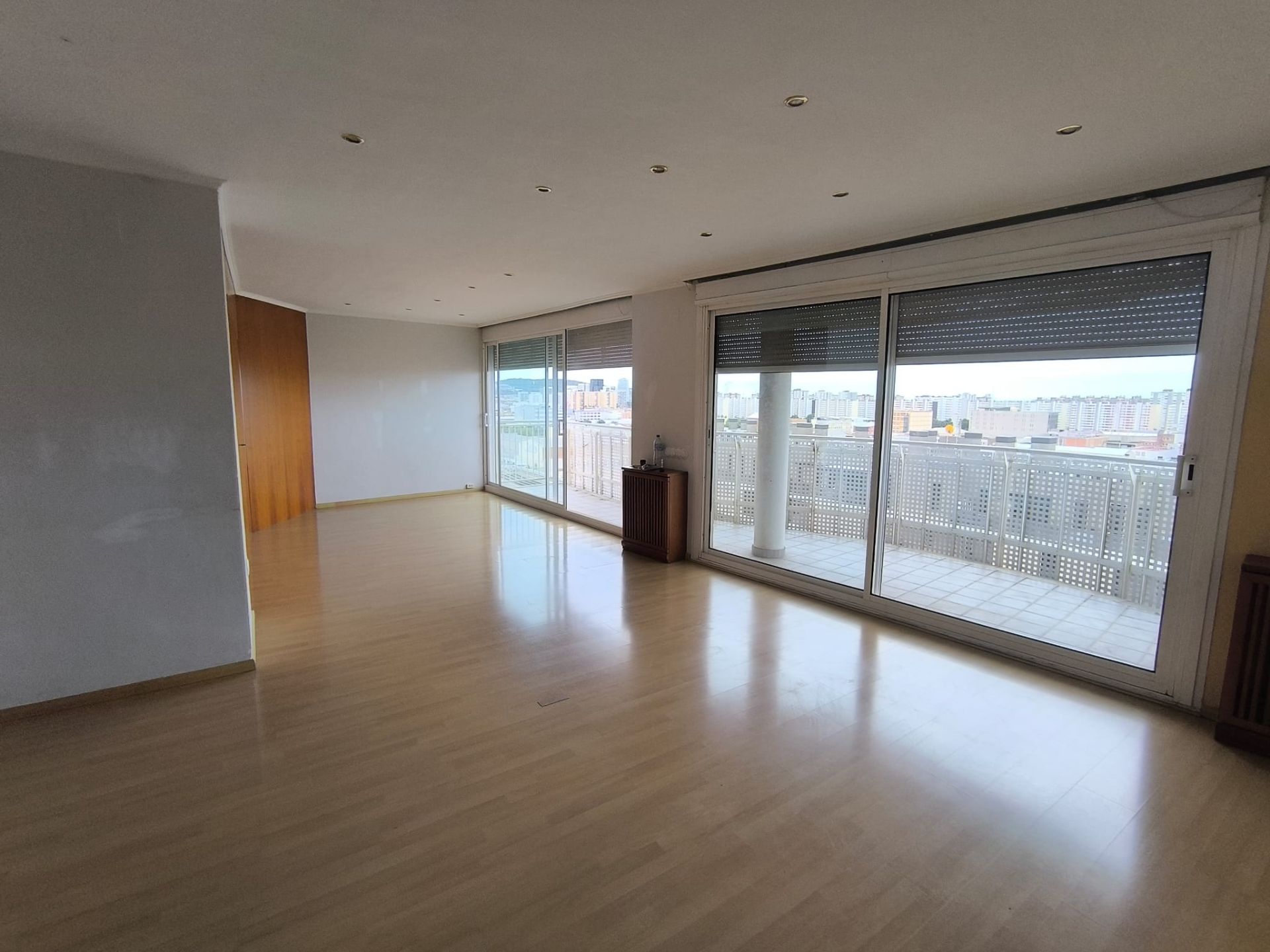 Flat for sale in L'Hospitalet de Llobregat  with Air Conditioner, Heating and Terrace