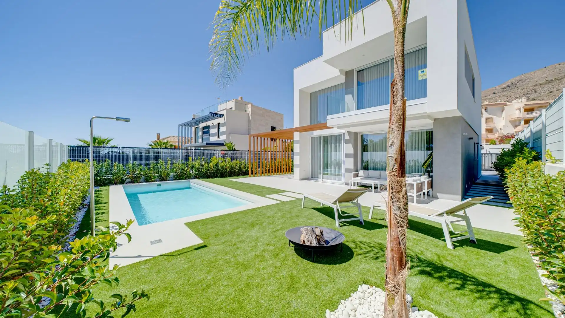 Chalet con piscina en alquiler en Golf Bahía