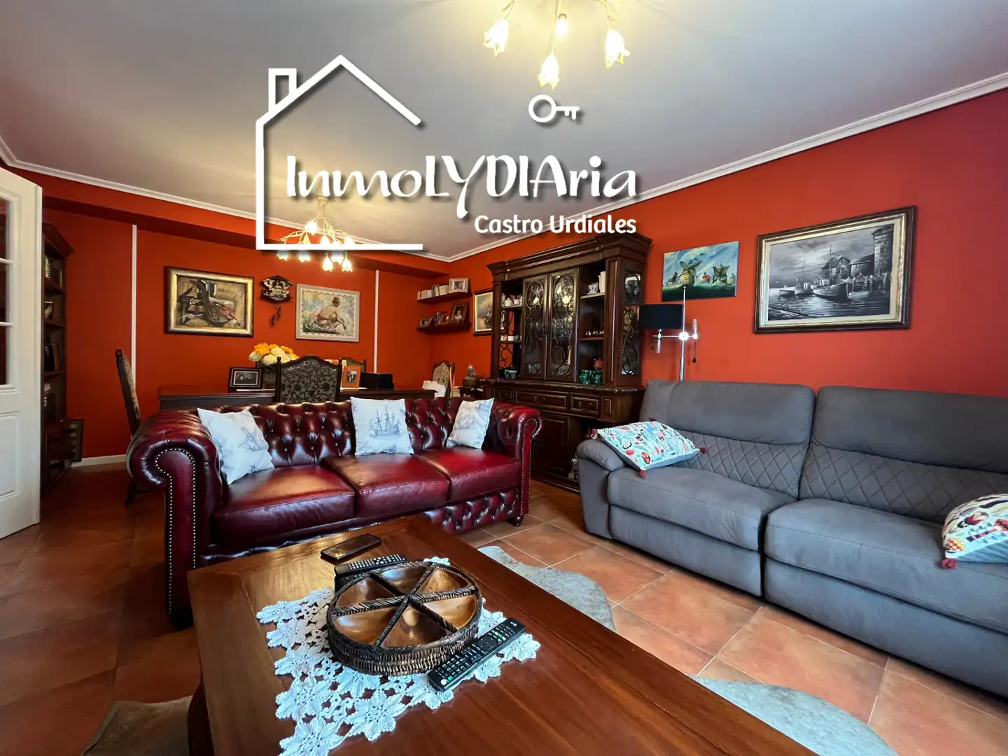Sala de estar de Casa o chalet en venta en Castro-Urdiales con Calefacción, Jardín privado y Parquet