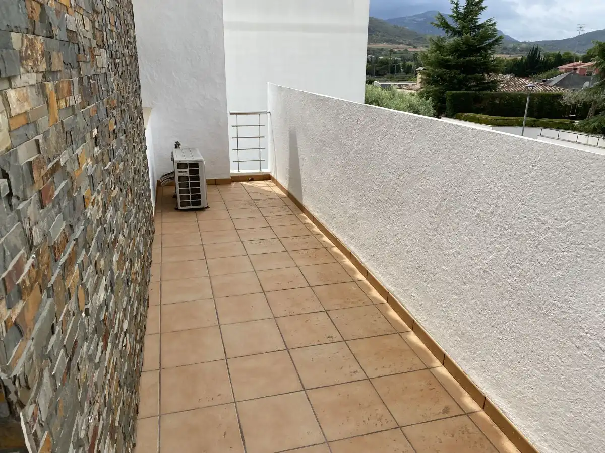 Houses for sale in Margallo, Grau - Quintanes