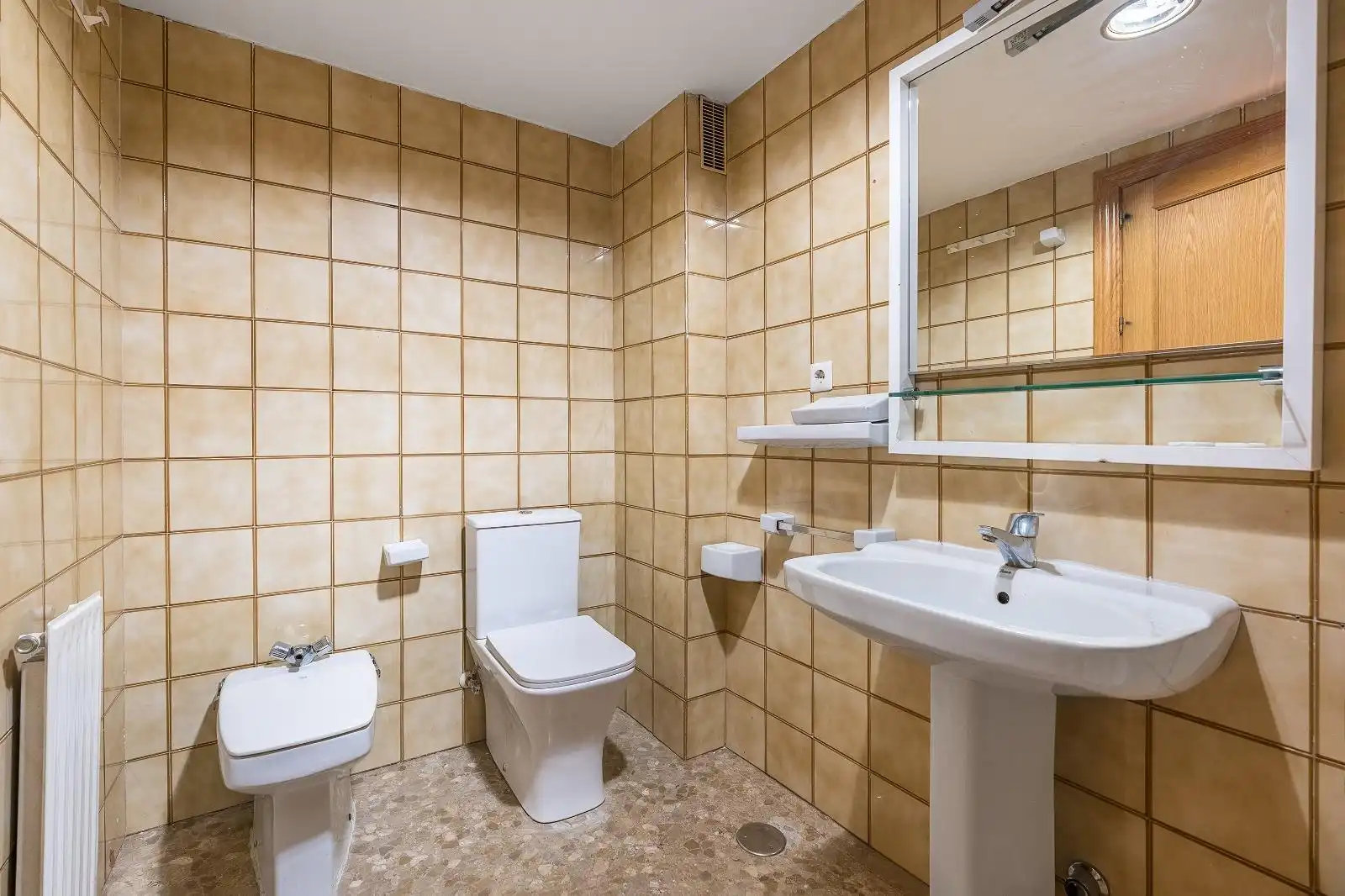 Bathroom of Flat for sale in Granada  with Heating