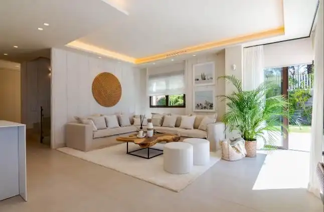 Sala de estar de Apartamento de alquiler en Estepona con Aire acondicionado, Calefacción y Jardín privado