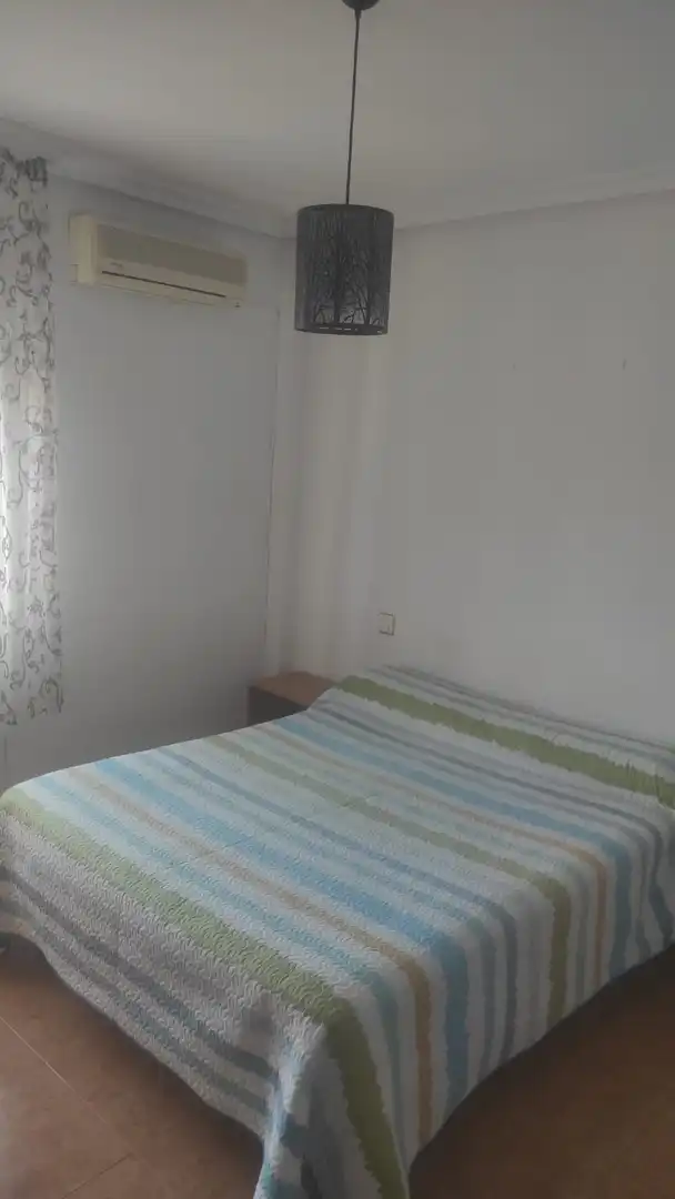 Habitación de Apartamento de alquiler en Cáceres con Aire acondicionado, Calefacción y Amueblado