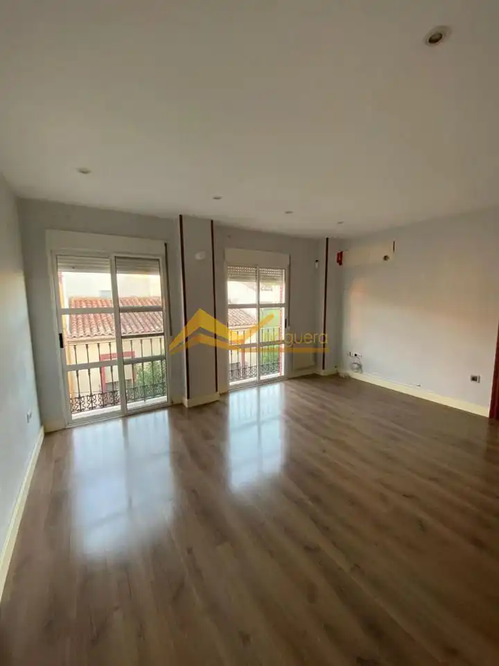 Schlafzimmer von Wohnung zum Verkauf in Guarromán mit Heizung und Balkon