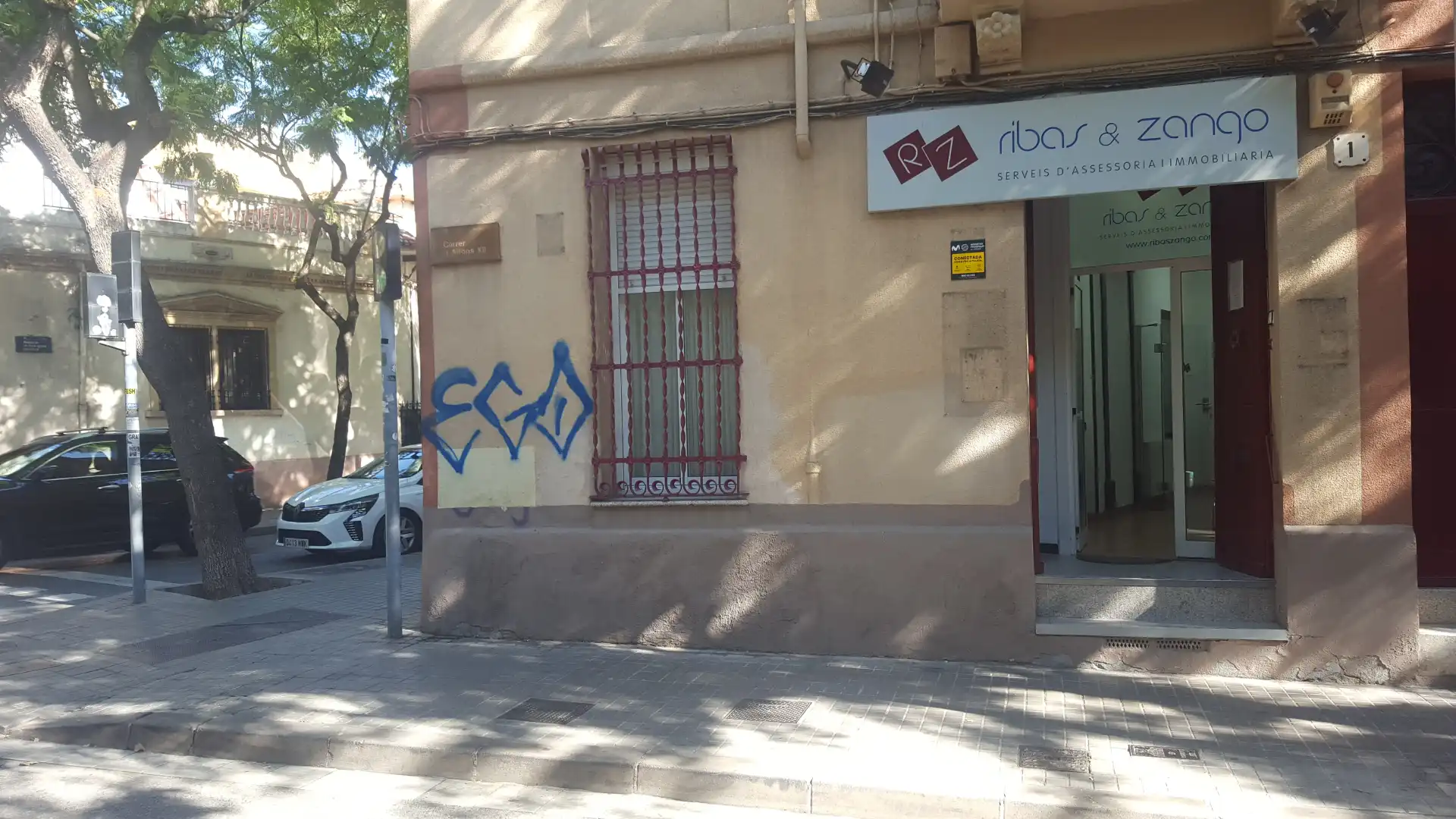 Vista exterior de Local de lloguer en Badalona amb Aire condicionat, Calefacció i Parquet