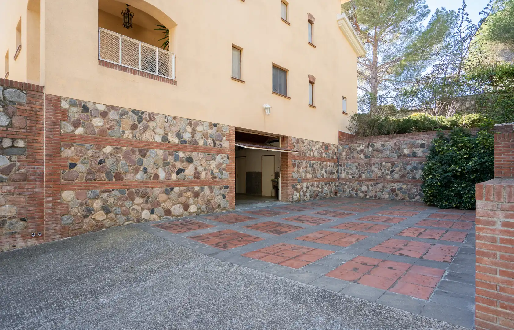 Vista exterior de Casa o xalet en venda en Almoster amb Calefacció, Jardí privat i Moblat