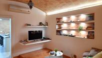 Sala d'estar de Casa o xalet en venda en Salt amb Aire condicionat, Terrassa i Balcó