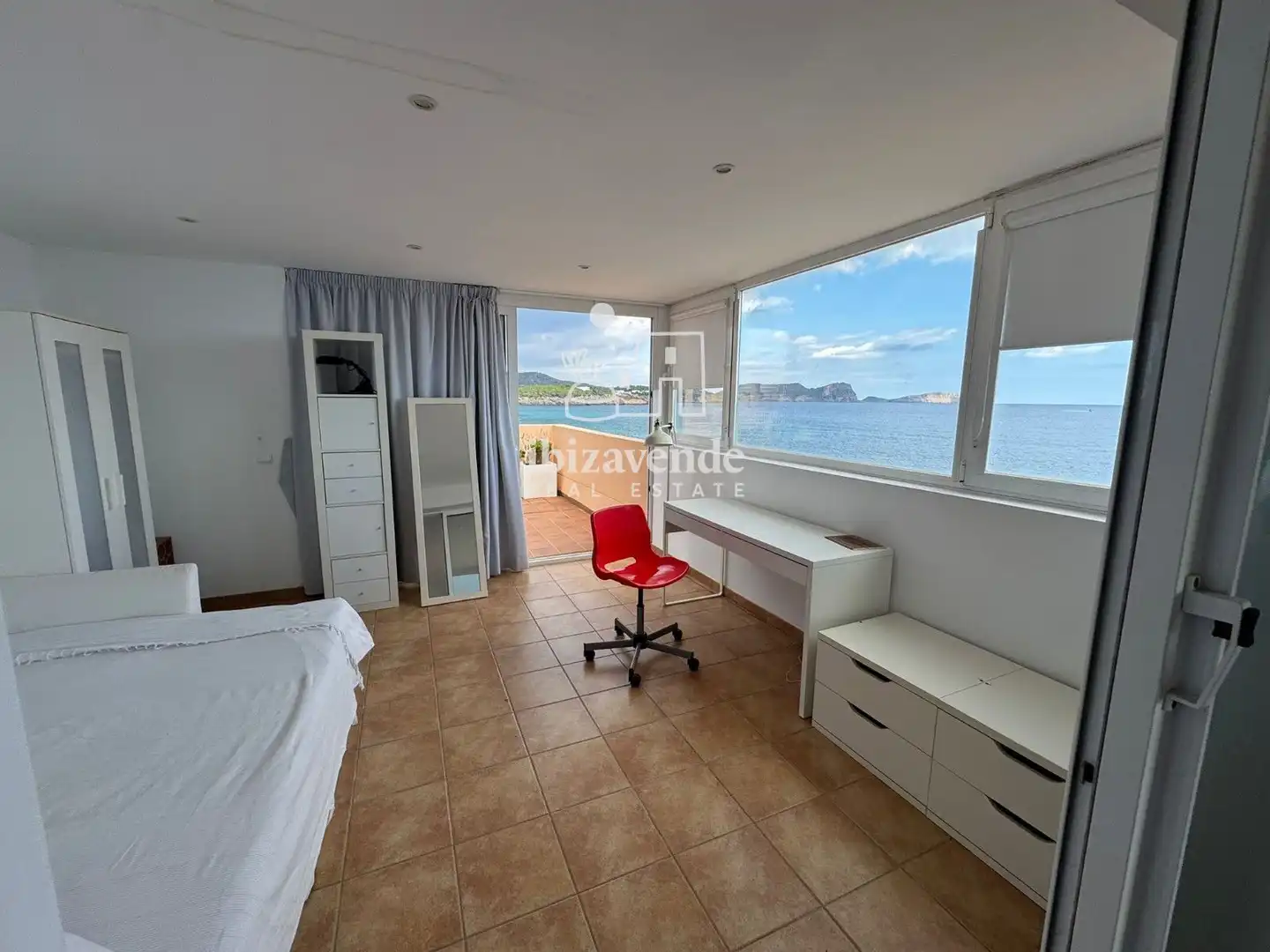 Habitación de Ático de alquiler en Santa Eulària des Riu con Terraza, Piscina y Amueblado
