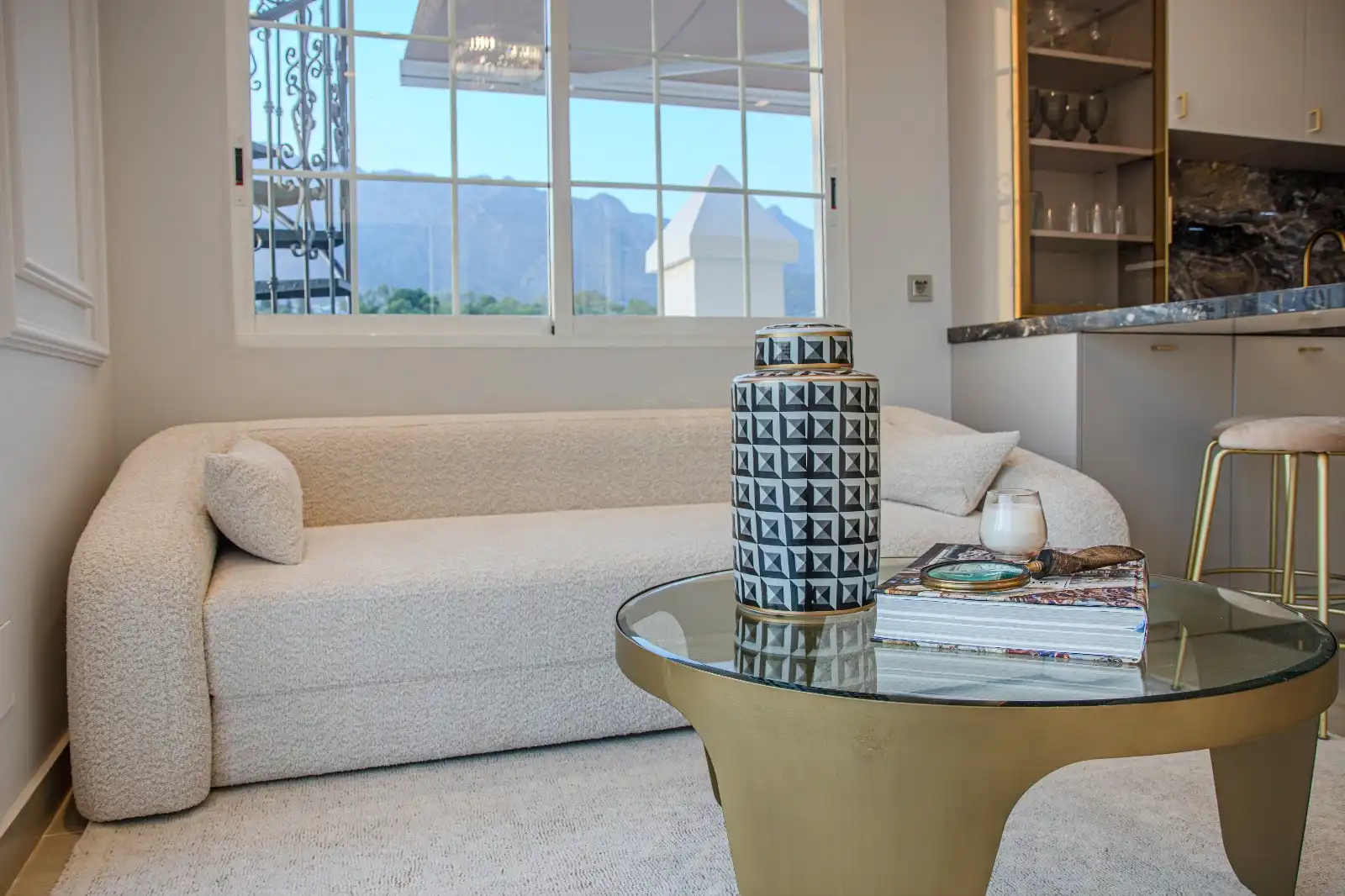Sala d'estar de Àtic de lloguer en Marbella amb Terrassa, Moblat i Jacuzzi