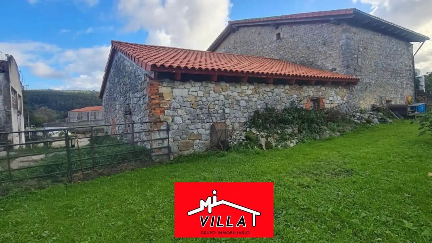 Vista exterior de Casa adosada en venda en Solórzano amb Terrassa i Traster