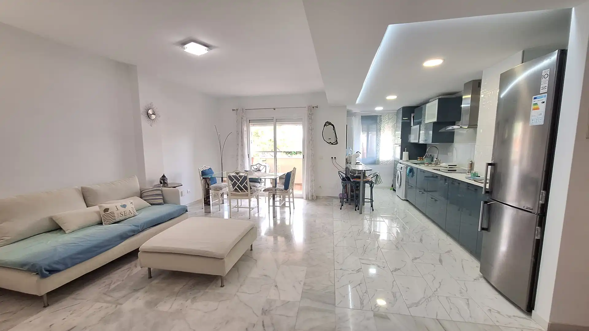 Wohnzimmer von Wohnung zum Verkauf in Estepona mit Klimaanlage, Heizung und Terrasse