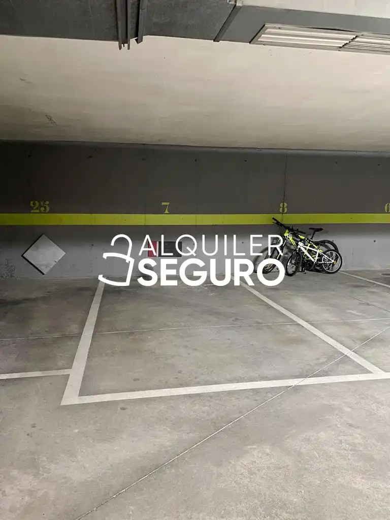 Parking of Flat for rent in Madrid  with Air Conditioner, Heating and Terrace
