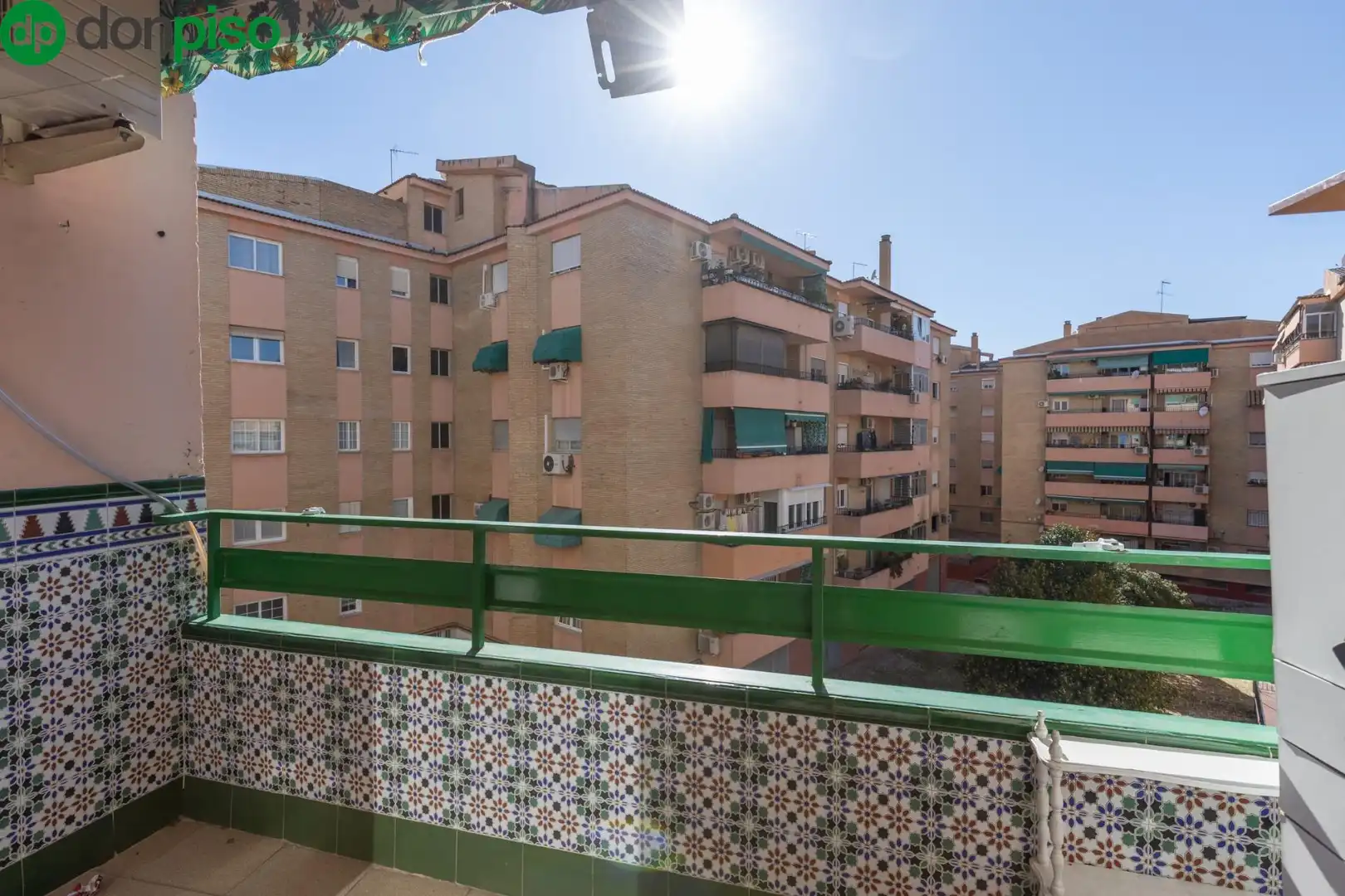 Vista exterior de Piso en venta en  Granada Capital con Terraza