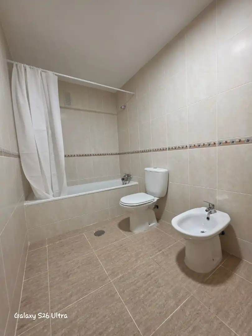 Baño de Piso de alquiler en Albatera con Aire acondicionado, Trastero y Amueblado