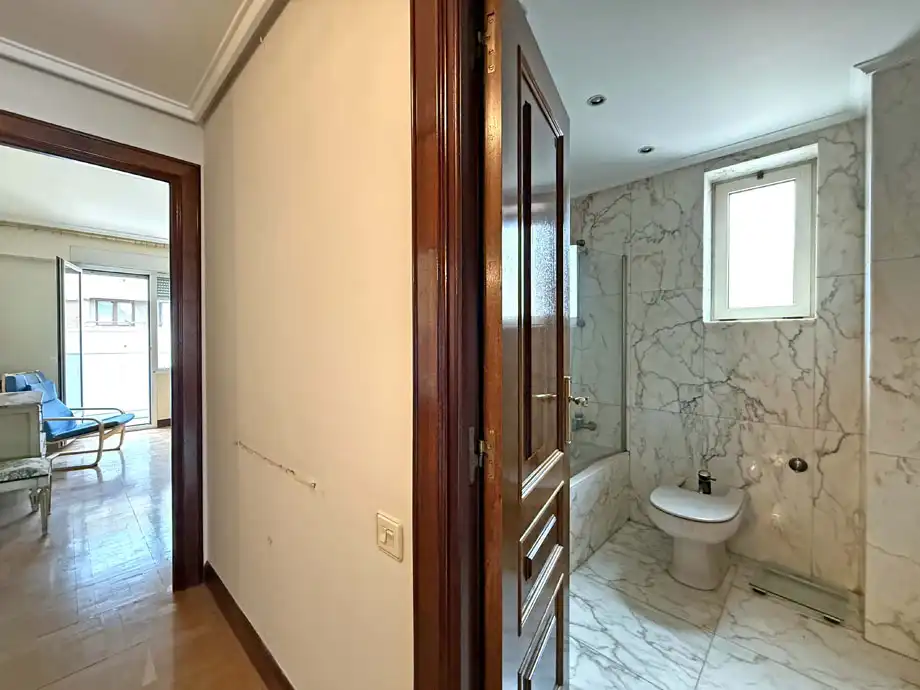 Bany de Pis en venda en Vitoria - Gasteiz amb Calefacció, Parquet i Terrassa
