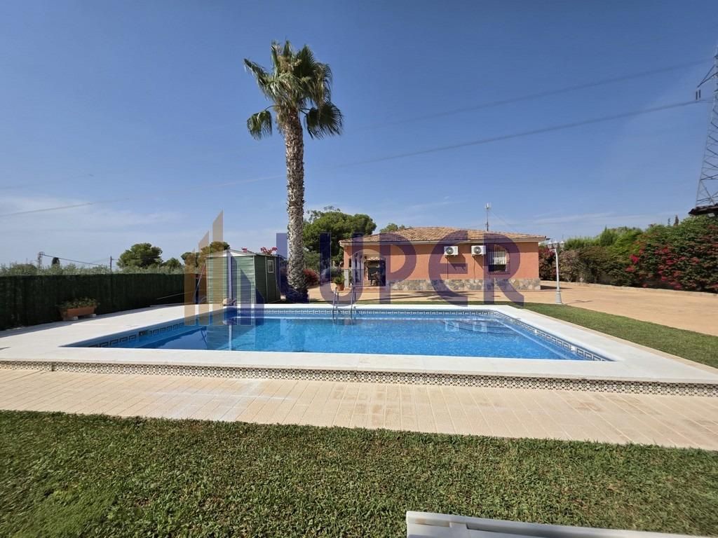 Piscina de Casa o xalet en venda en Busot