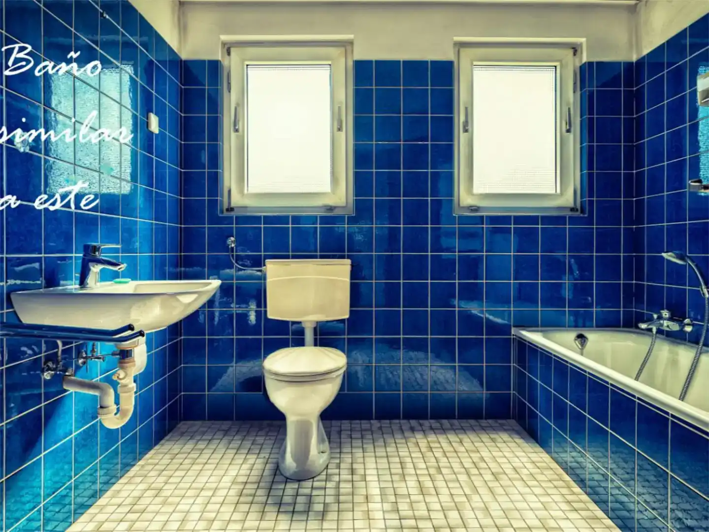 Badezimmer von Wohnung zur Miete in Vigo  mit Privatgarten, Parkett und Möbliert