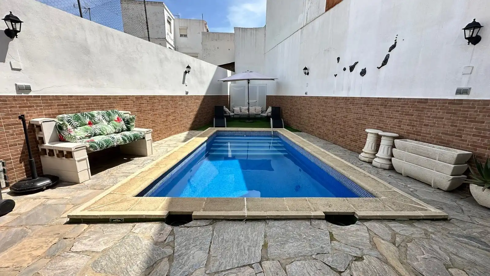 Piscina de Casa adosada en venda en La Línea de la Concepción amb Piscina