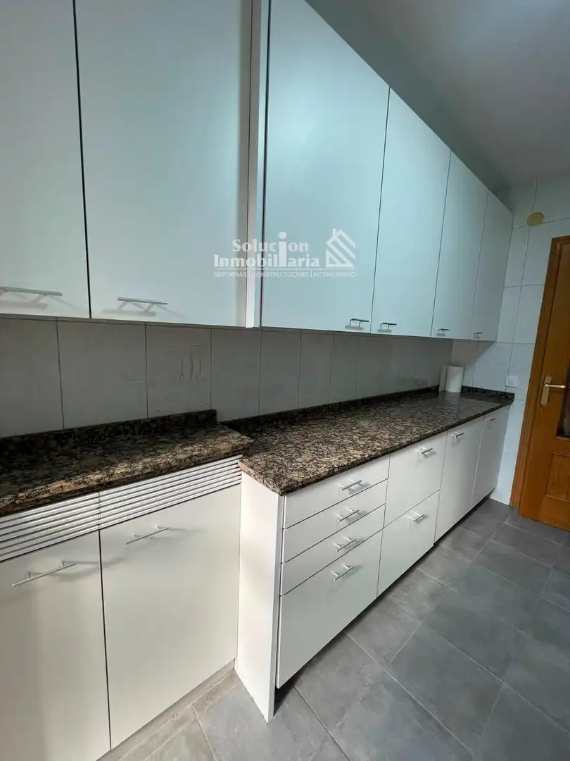 Cuina de Pis de lloguer en Salamanca amb Calefacció i Moblat