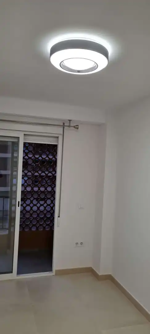 Dormitori de Pis de lloguer en Valencia amb Aire condicionat, Calefacció i Moblat