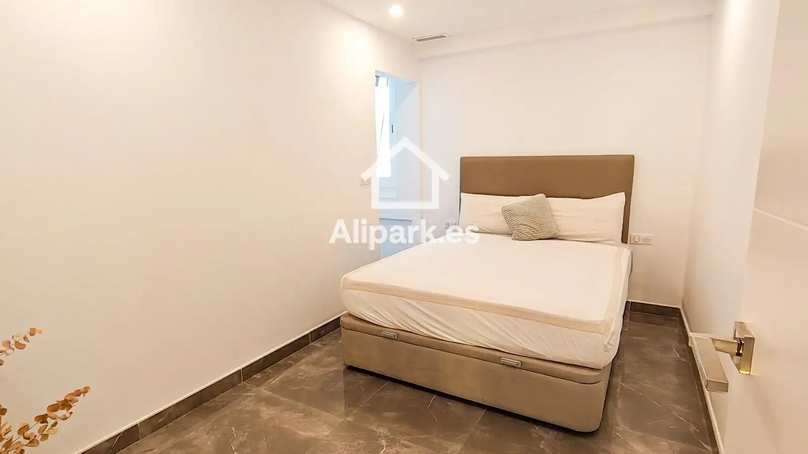 Piso de alquiler en Pintor Aparicio, Ensanche - Diputación