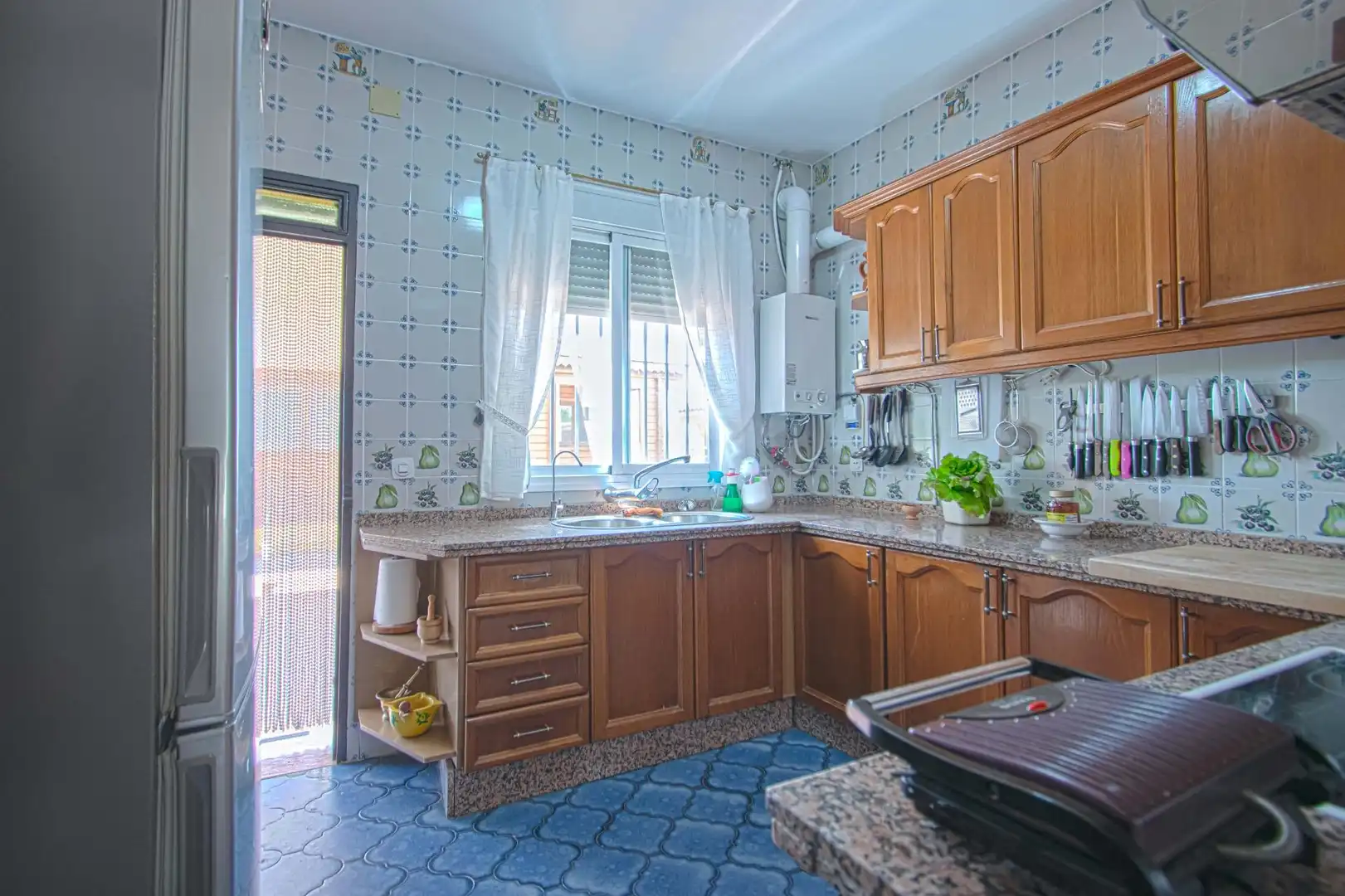 Kitchen of Houses for sale in Mairena del Aljarafe  with Air Conditioner, Heating and Private garden