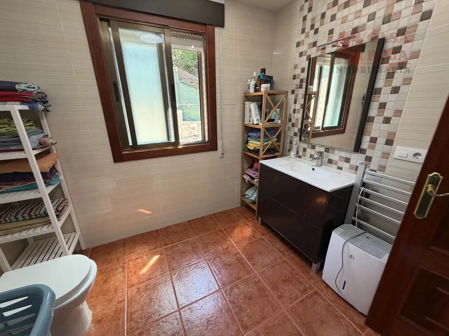 Bany de Casa o xalet en venda en Cangas  amb Calefacció, Terrassa i Moblat