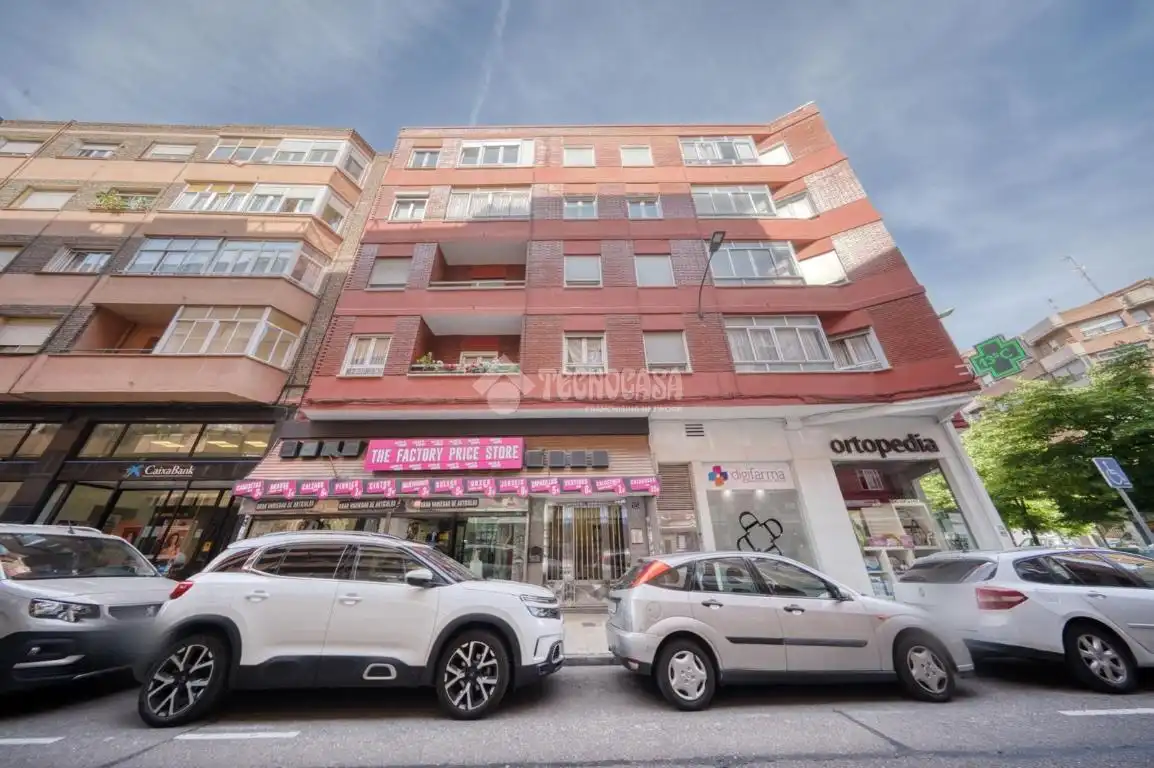 Vista exterior de Piso en venta en Valladolid con Calefacción, Parquet y Terraza