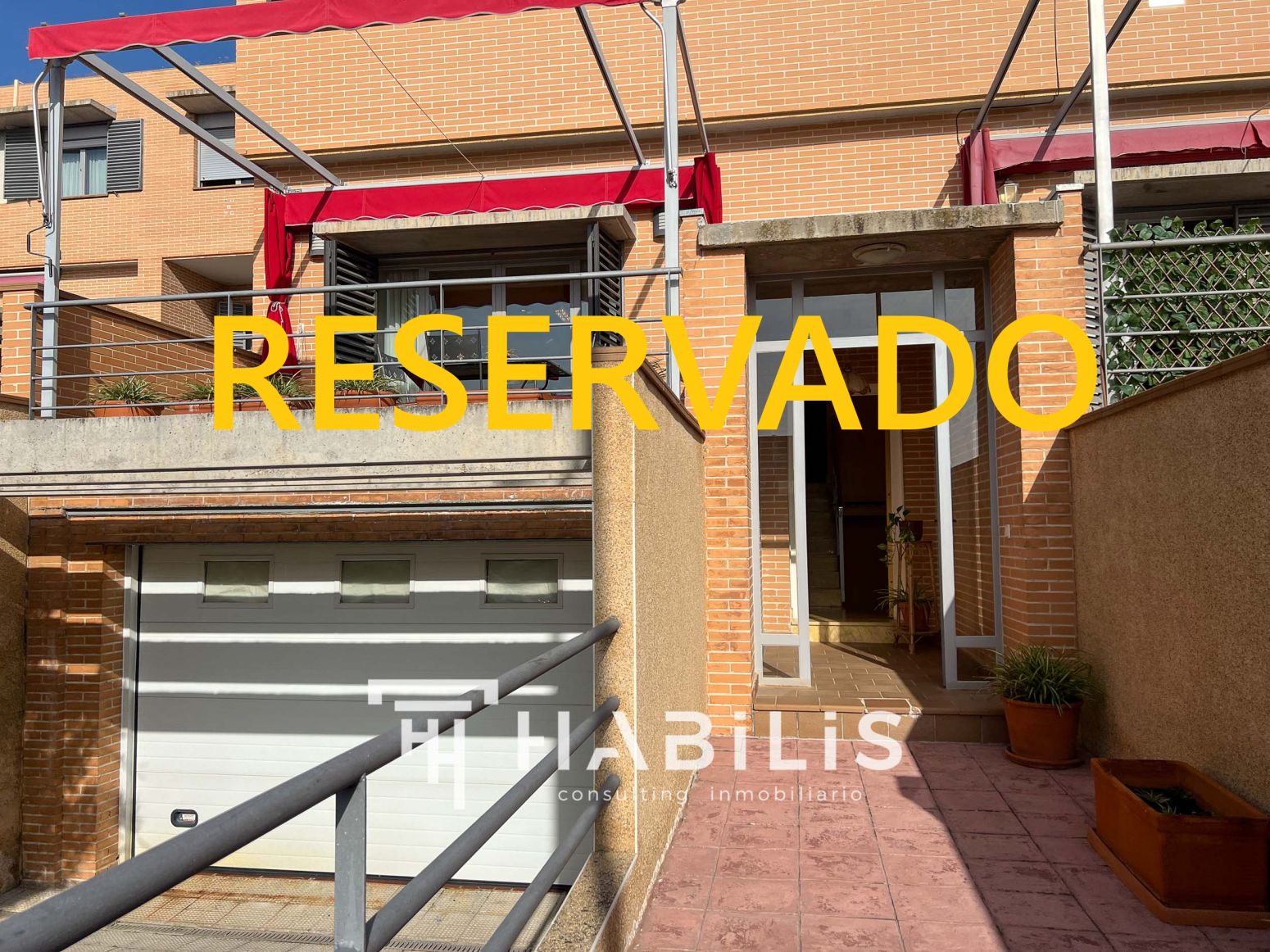 Vista exterior de Casa adosada en venda en  Toledo Capital amb Aire condicionat, Calefacció i Jardí privat