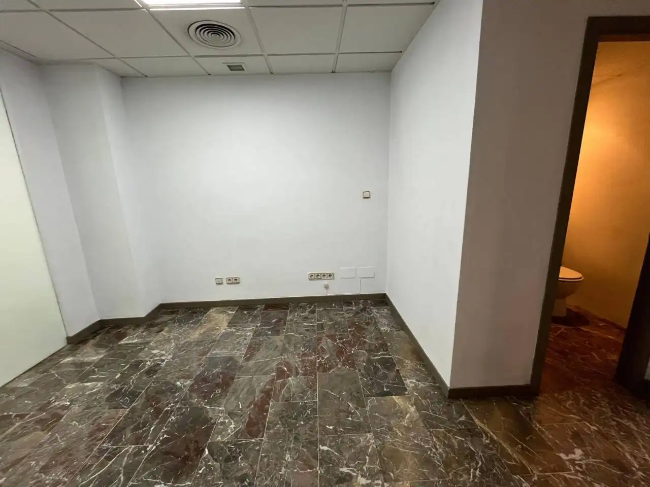 Oficina amb ascensor de lloguer a Eixample Nord, imagen 9