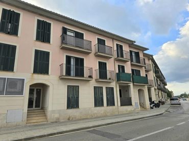 Pis amb balcó en venda a Porreres