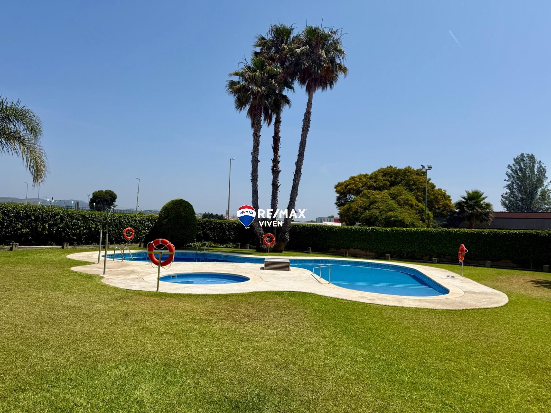Piscina de Planta baixa en venda en Cubelles amb Aire condicionat, Calefacció i Terrassa