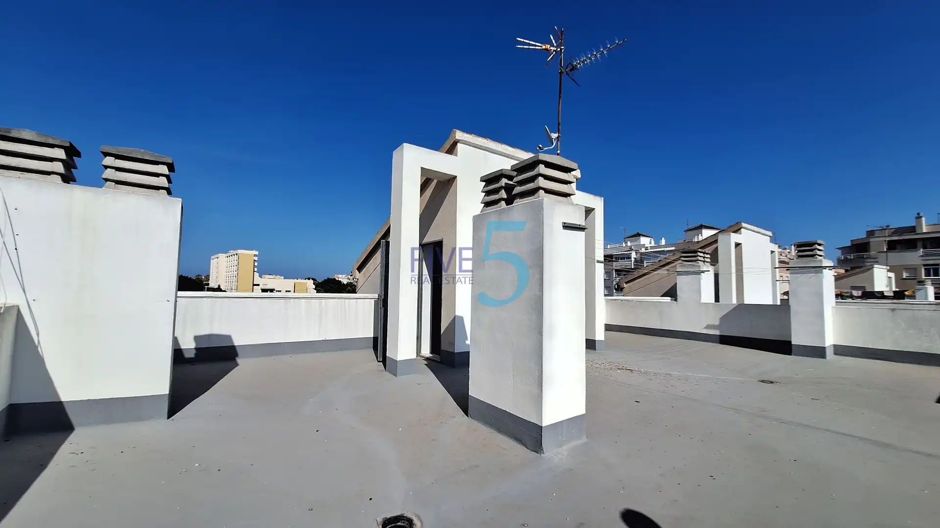 Terrassa de Estudi en venda en Torrevieja amb Aire condicionat, Piscina i Balcó