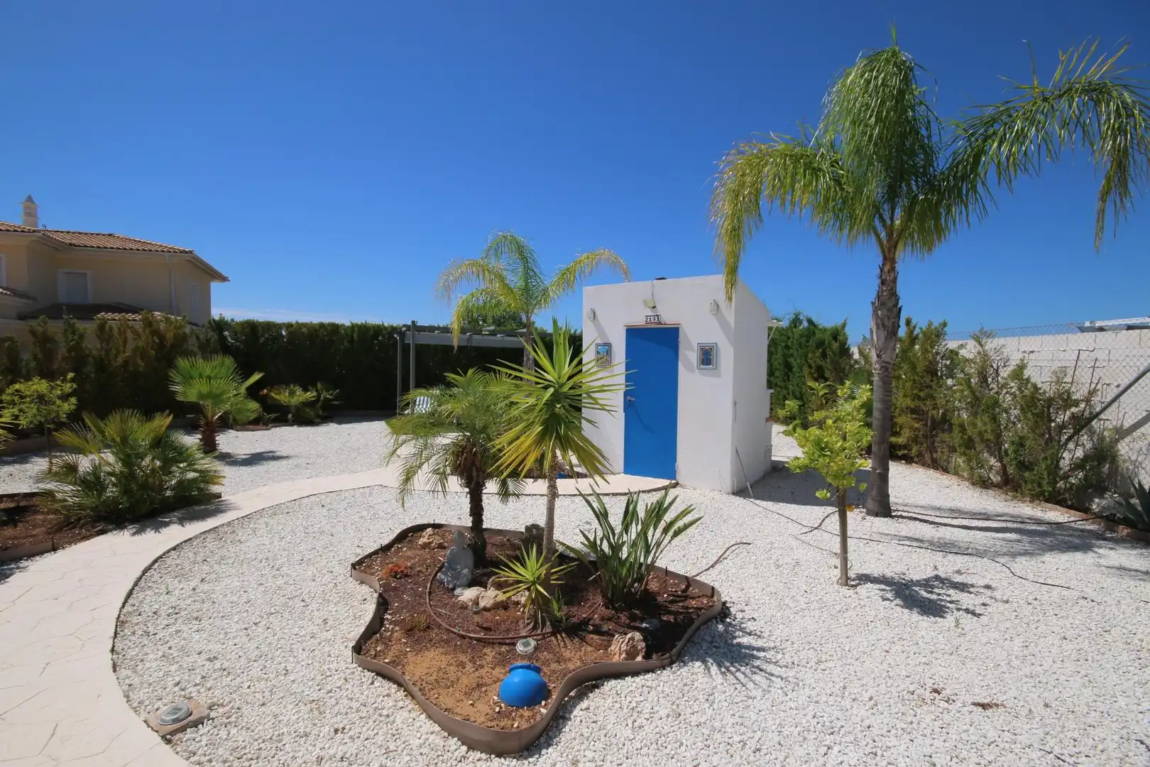 Garden of Houses for sale in Ayamonte  with Air Conditioner, Swimming Pool and Jacuzzi