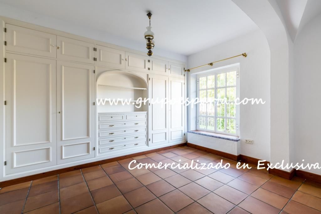 Dormitori de Casa o xalet de lloguer en Espartinas amb Aire condicionat, Jardí privat i Piscina