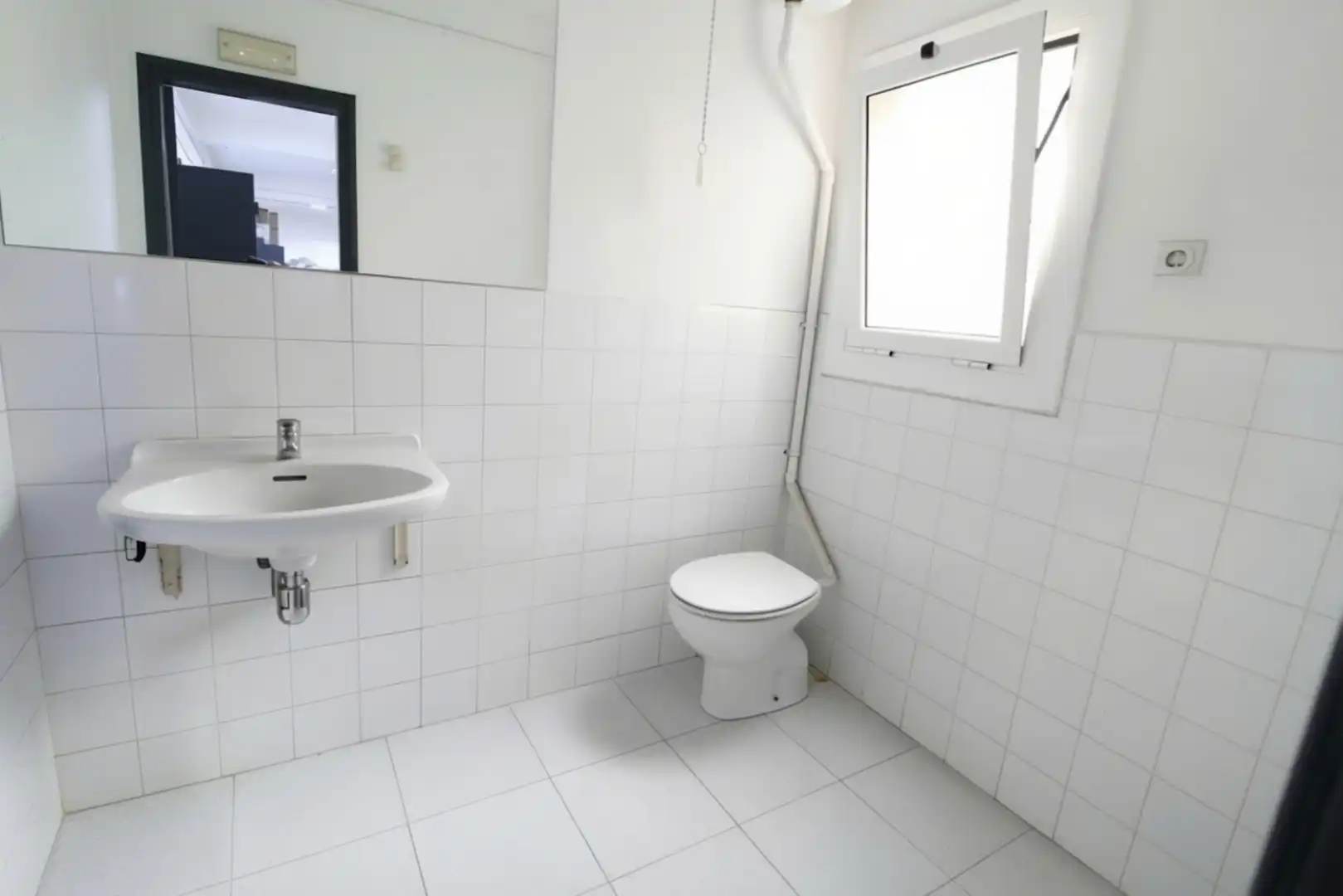 Badezimmer von Geschaftsraum zum Verkauf in Barcelona mit Klimaanlage, Möbliert und Alarm