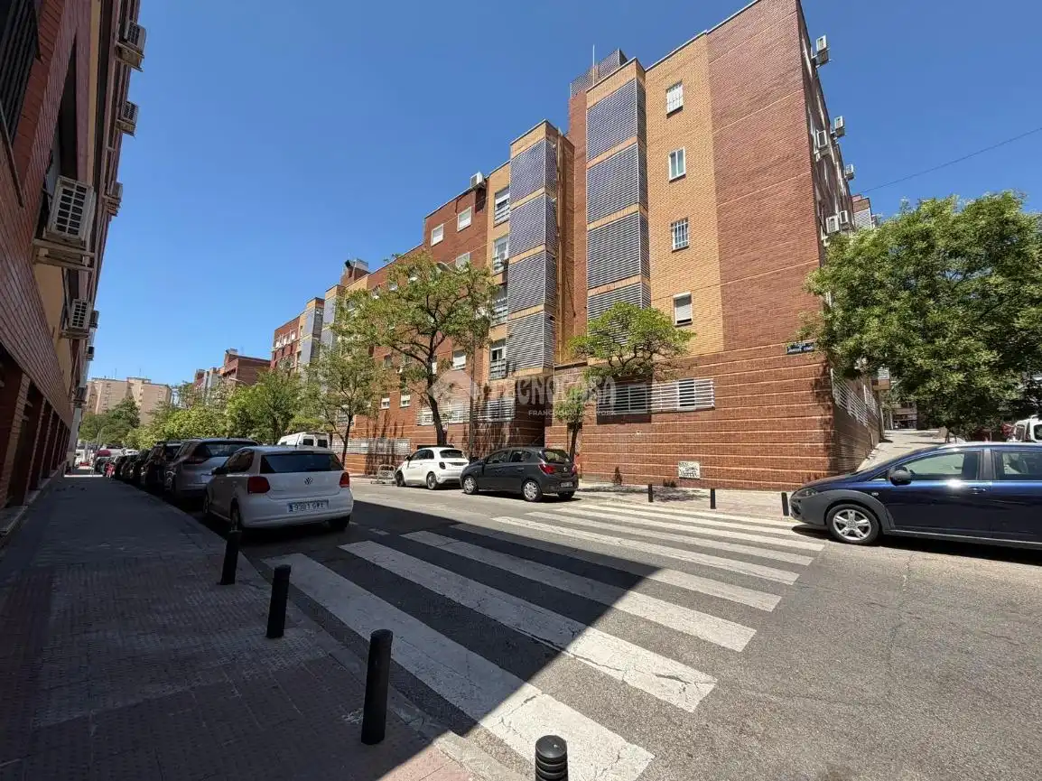 Vista exterior de Pis en venda en Madrid amb Aire condicionat i Calefacció