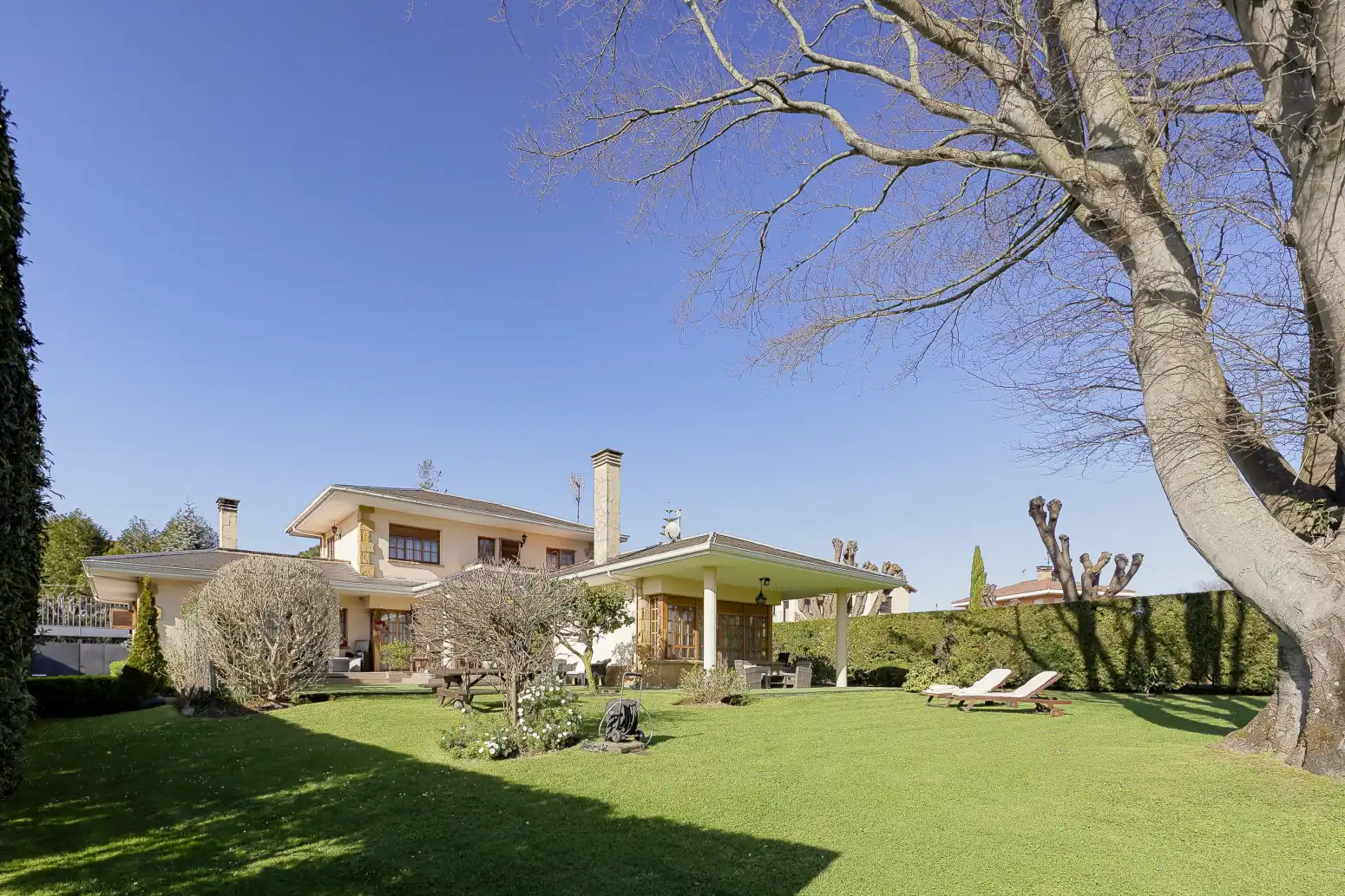 Jardí de Casa o xalet en venda en Gijón  amb Calefacció, Jardí privat i Parquet
