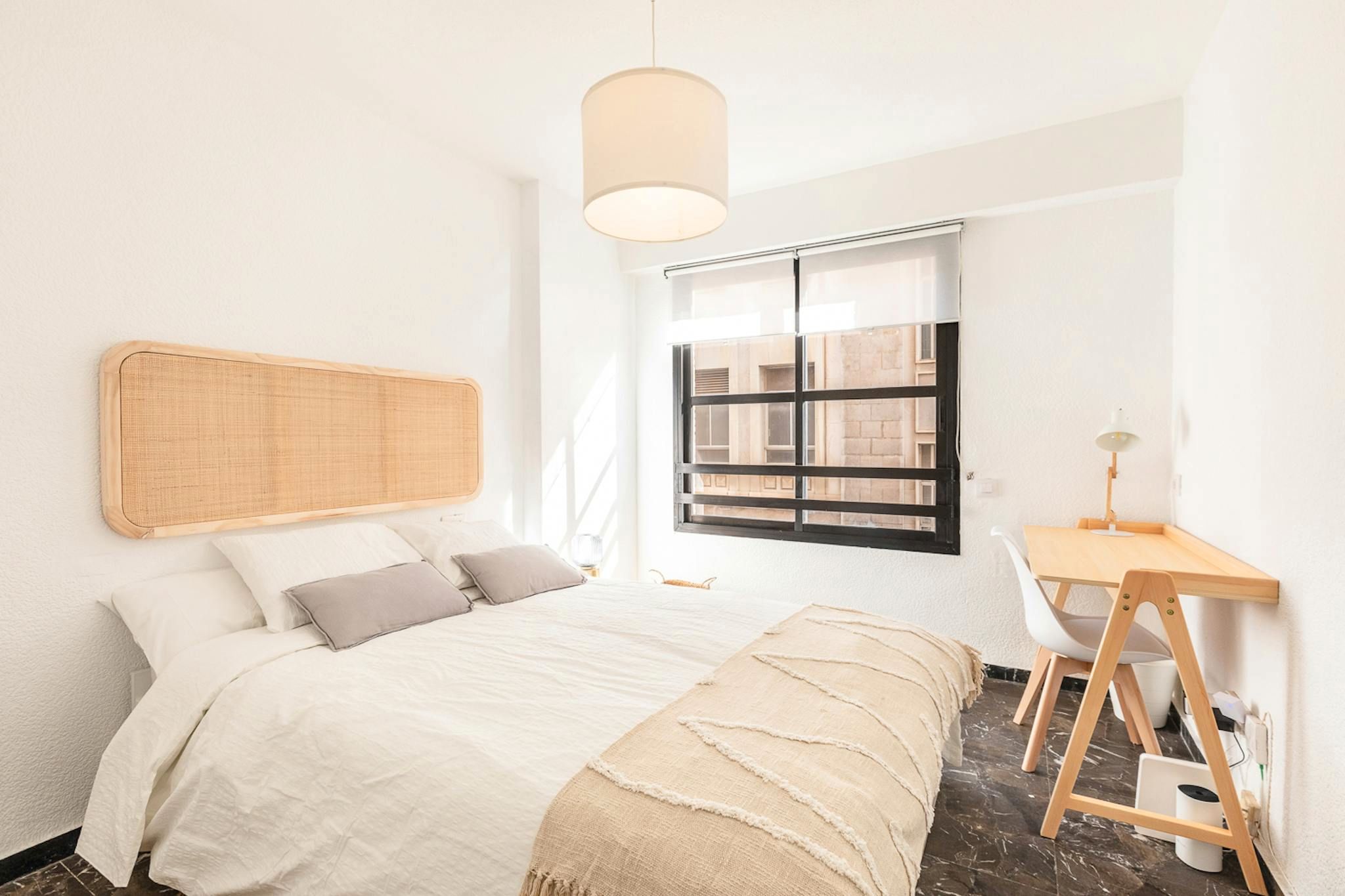 Bedroom of Flat to share in  Valencia Capital  with Furnished and Internet