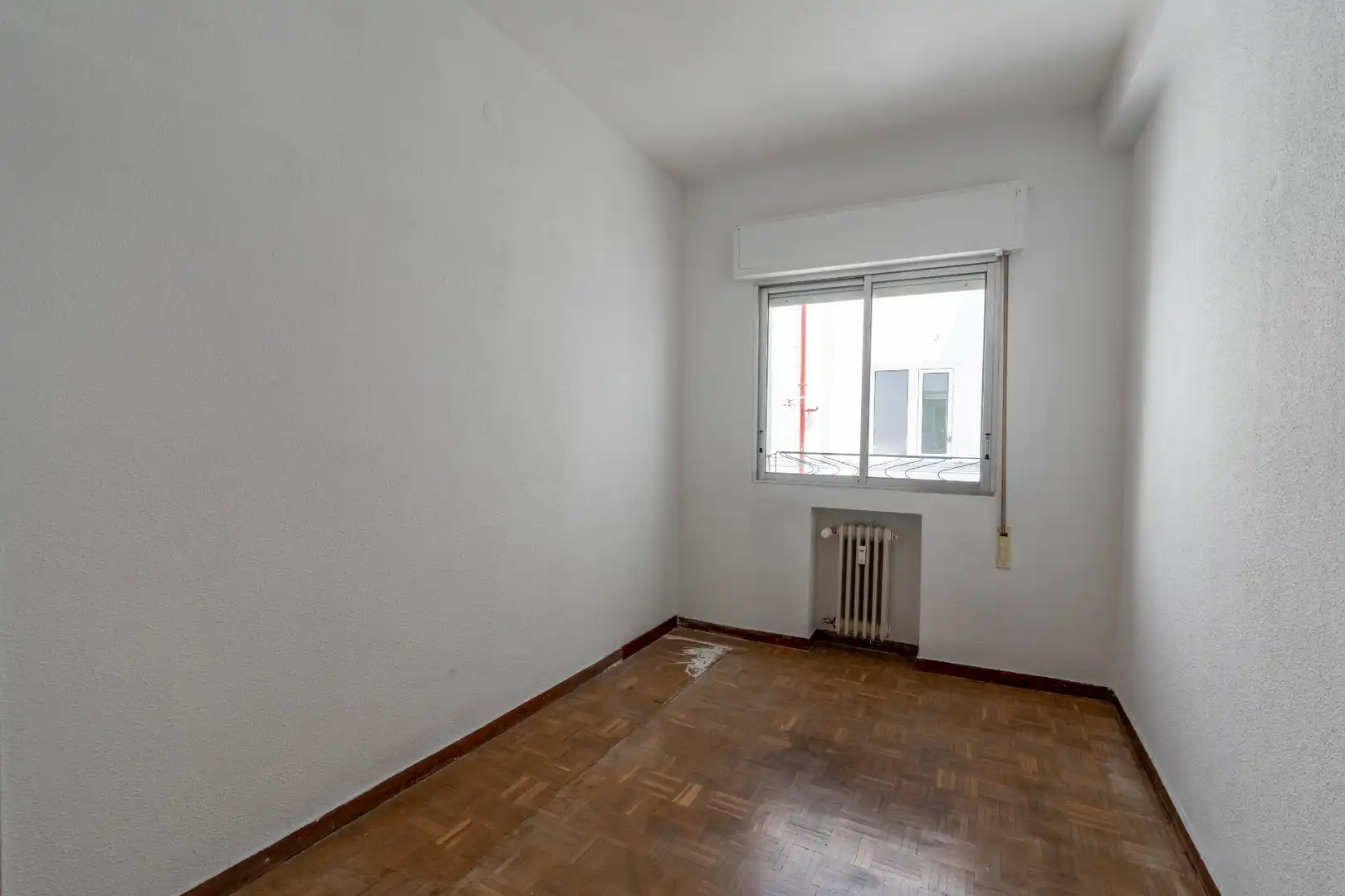 Schlafzimmer von Dachboden zum Verkauf in Madrid mit Klimaanlage, Heizung und Parkett