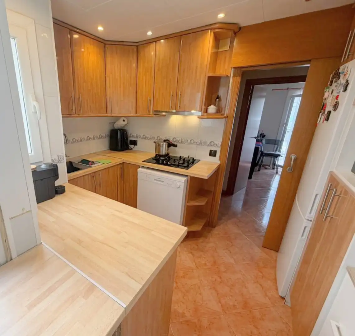 Kitchen of Flat for sale in El Prat de Llobregat  with Air Conditioner, Oven and Balcony