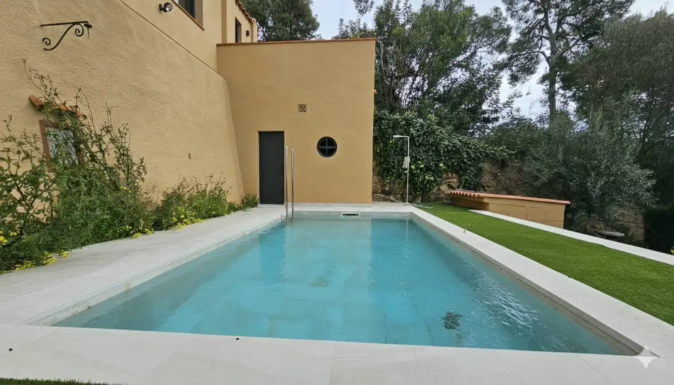 Piscina de Casa o chalet en venta en Barcelona con Aire acondicionado, Calefacción y Jardín privado